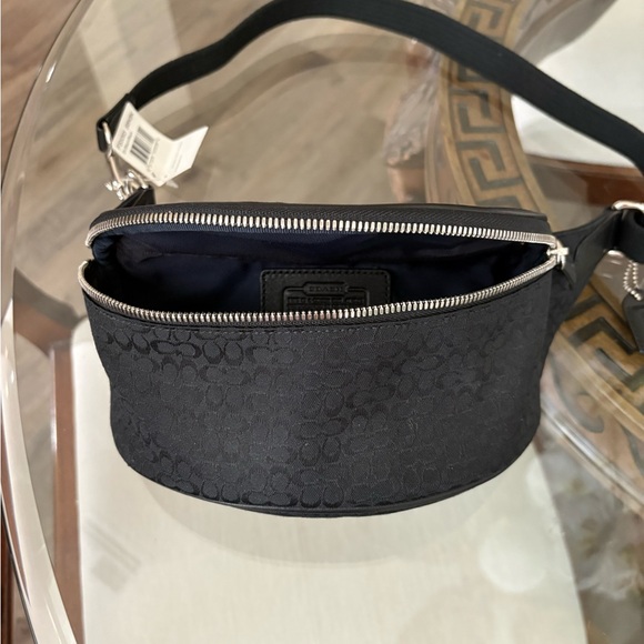 🖤🖤COACH MINI SIGNATURE BLACK ON BLACK JACQUARD FABRIC& LEATHER WAIST BAG!🖤🖤 - Picture 2 of 8